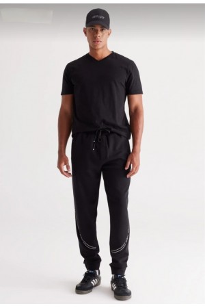 Erkek %100 Pamuk Slim Fit Dar Kesim V Yaka Kısa Kollu Tişört